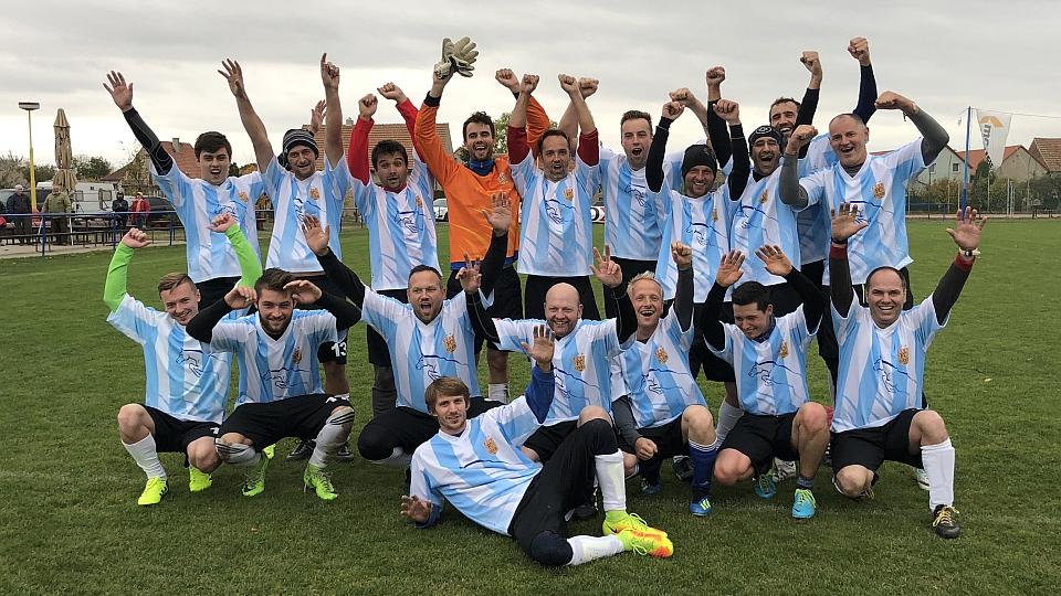 FC Oxer teprve potřetí porazil AC Taxis ve fotbale
