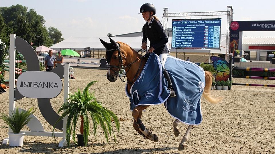 První soutěž a první česká hymna při CSI3*-W Olomouc pro Kopřivovou