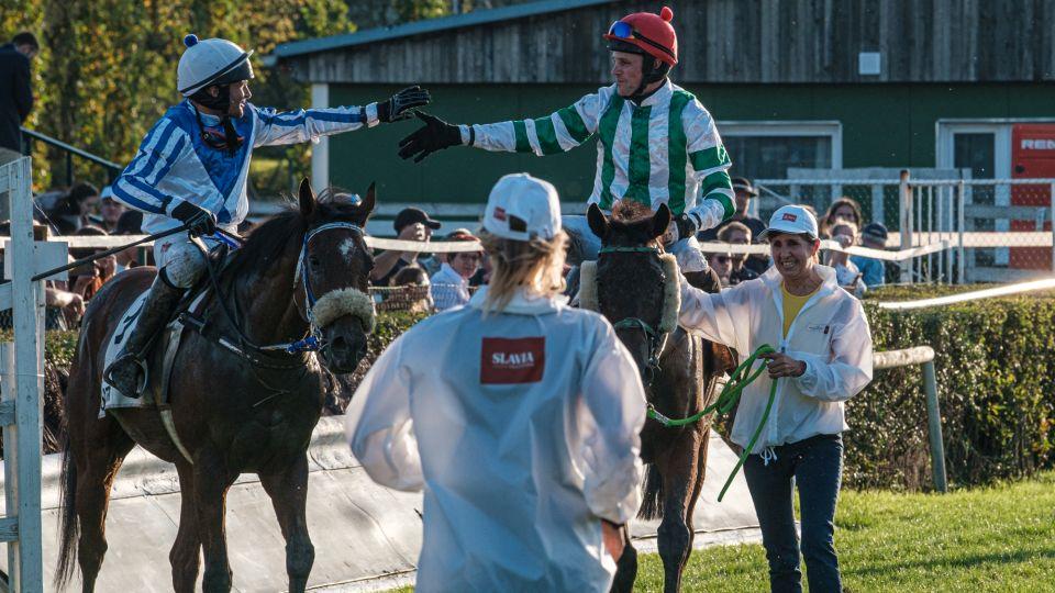 Devadesátka EquiTV: Připomeňte si Velkou pardubickou. Byla strhující
