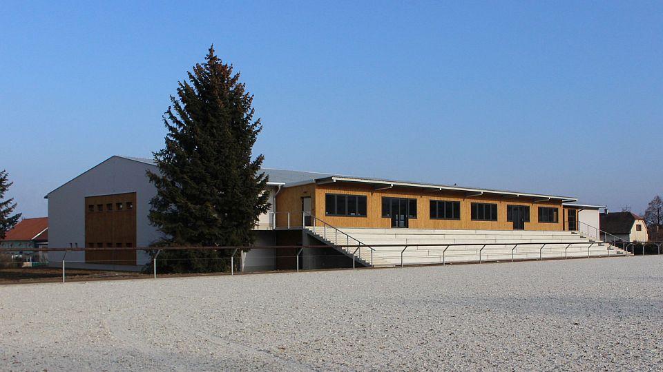 Nová chlouba Slatiňan. Hala a kolbiště pro spřežení, skoky i jiné akce