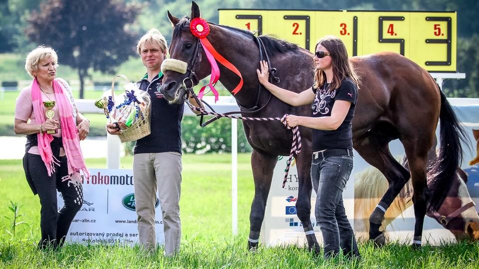 Karin Slezacek: Jezdit v 60. letech dostihy proti mužům nebyla legrace