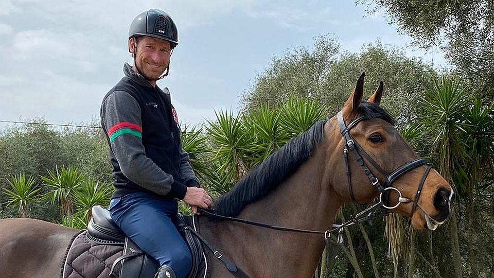 Kamil Papoušek se vrací z Vejeru domů. FEI zakázala starty novým koním