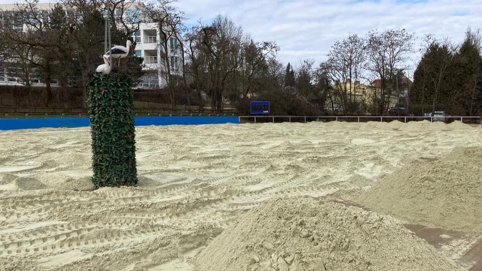 V Brně Veveří chystají nový povrch kolbiště. Snad na něm zahájí ČSP