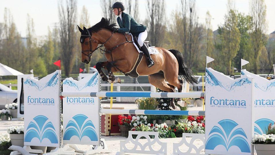 Nedělní ráno v Chuchle Areně s českou hymnou. Vyhrála Anna Marie Vítek