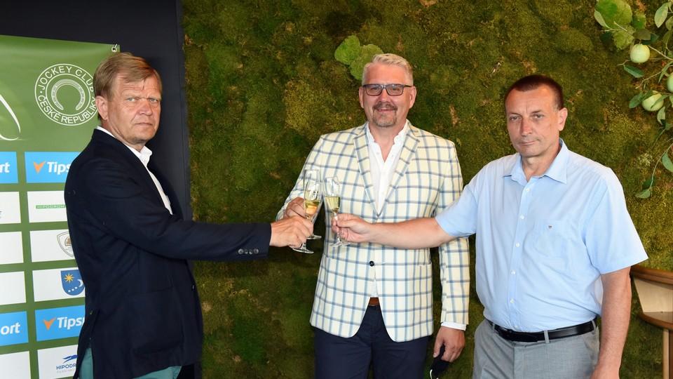 Podepsáno. Tipsport oznámil partnerství s českým dostihovým sportem