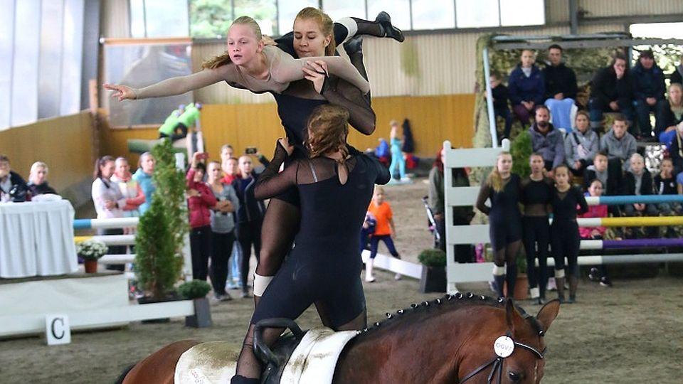 Při voltižním MČR ve Frenštátu se daří domácím. Czyžová má náskok