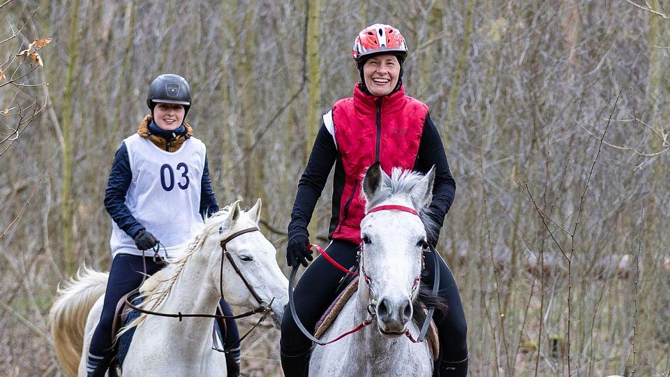 Běžně koně při vytrvalosti chladíme, teď jsme zahřívali, říká Janatová