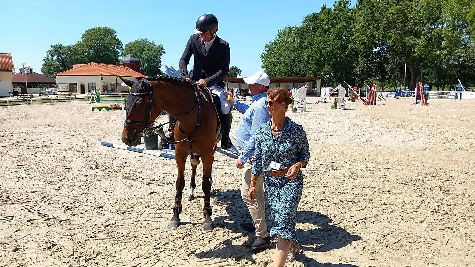Pětiletí Nella de la Baie a Beaumont vysoko bodovali při pátém KMK