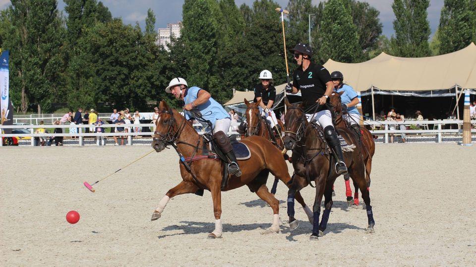 Obrazem: V Chuchli se hrálo Beach Polo. Turnaj vyhrál tým Progresus