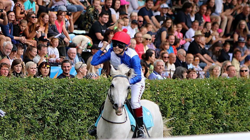 Pomozte dostihům poníků, napsal chlapec Magnierovi. Coolmore souhlasí