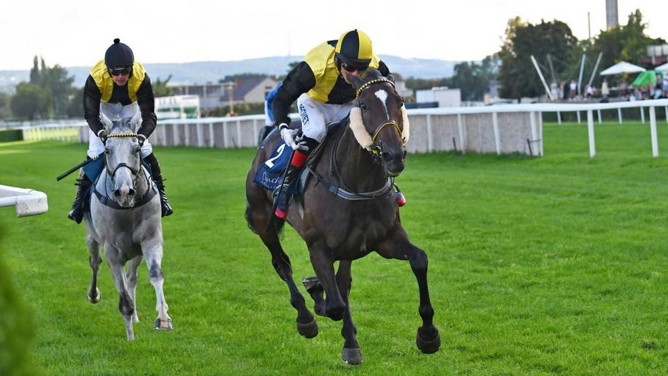 Bartošovo štěstí i smůla na cílové čáře: Sternkranz druhý na Riviéře
