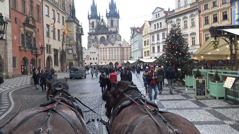Pražským fiakrům se krátí čas. Možná vyjedou před Silvestrem naposledy