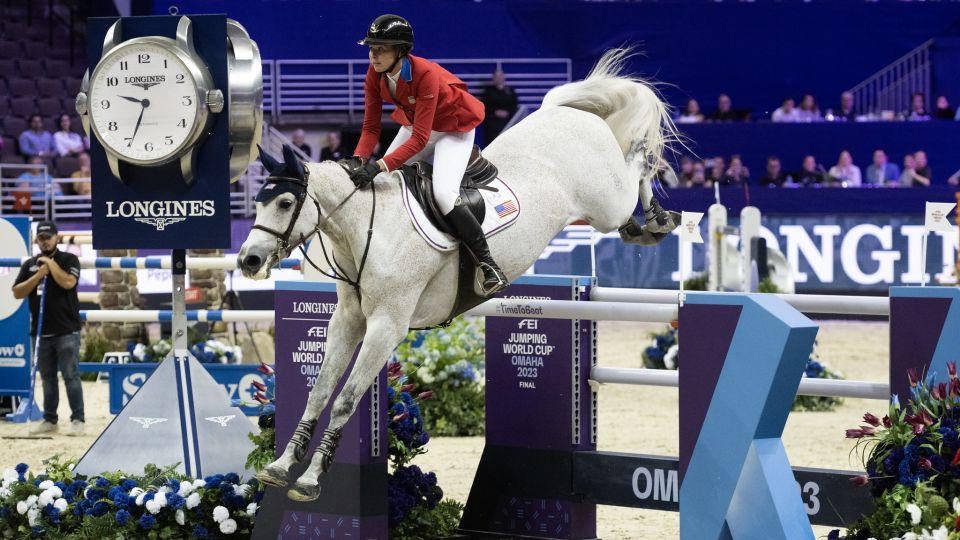 Začátky Hunter Holloway. Dvanáctiletá holka a mohutný sportovní hřebec