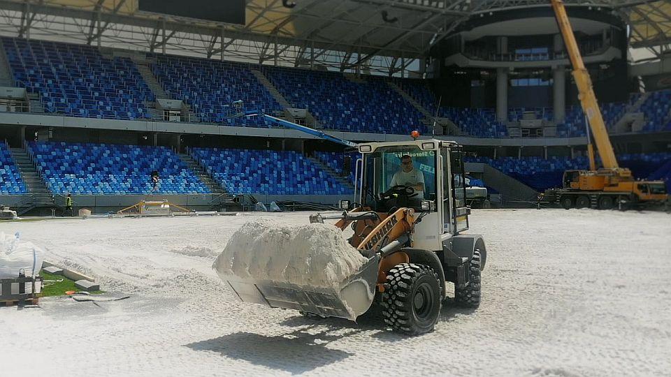 Na fotbalovém stadionu v Bratislavě vzniká kolbiště pro parkurové koně