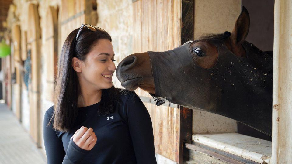 Příběh Leily Malki: Osamělá jezdkyně, která svou vůlí boří stereotypy