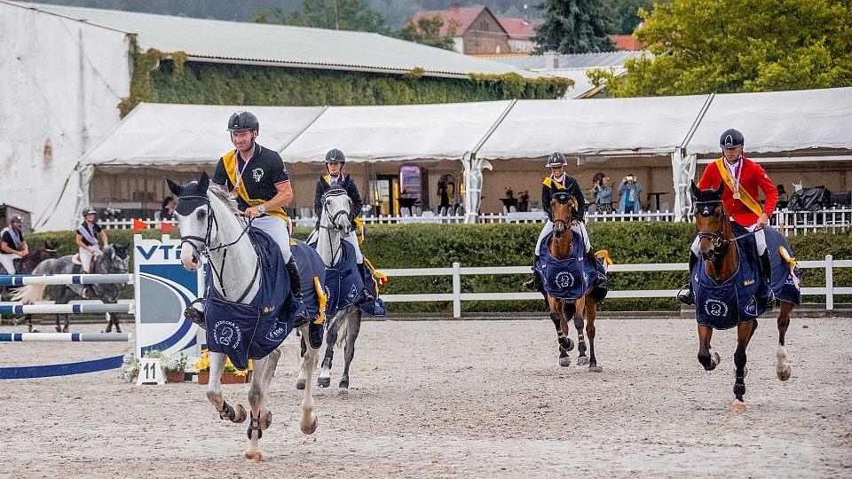 Jihočeši a Miss Elita mají tituly mistrů. Vingrálková vede jednotlivce