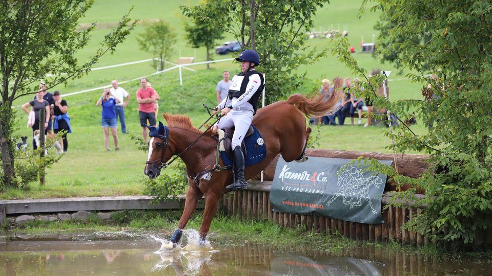 Sukdolák dál vede CCI2* v Borové. V terénní jízdě si polepšil Příhoda