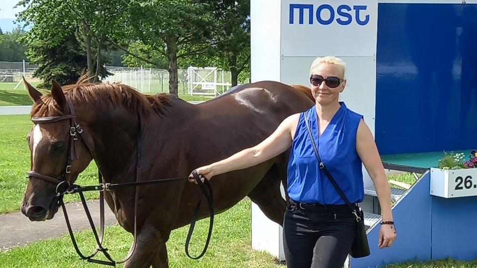 Čtyři z osmi. Mostecký mítink patřil Janě Manové, vrchol dne vyhrál Napajev