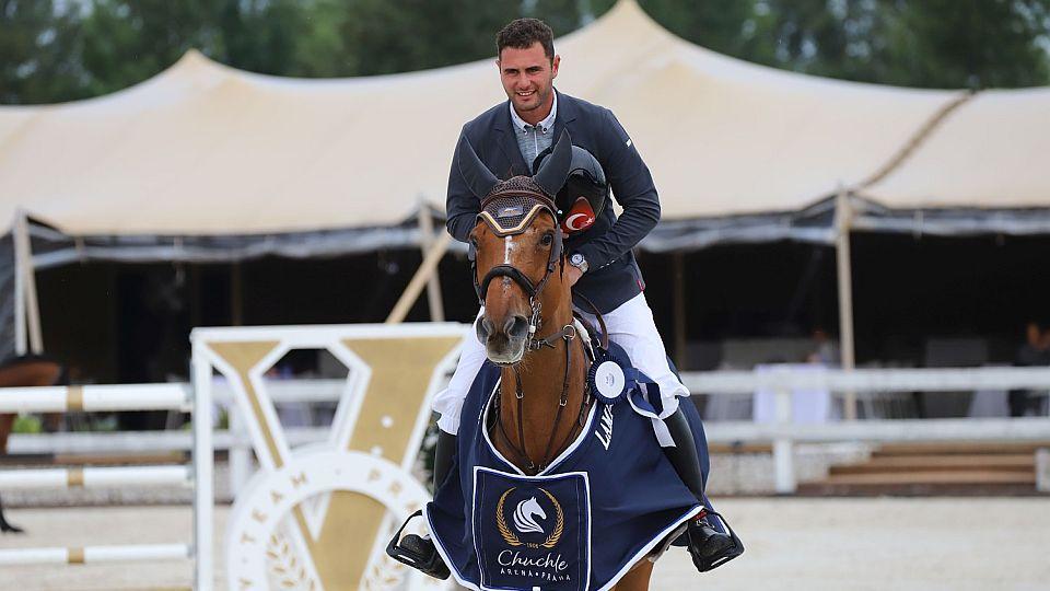 Čtvrteční program CSIO Praha ovlivnily bouřky. Diamond Tour vyhrál Demirsoy