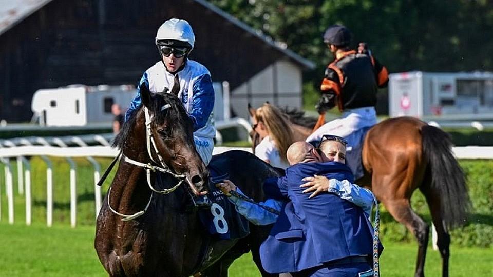 Derby neděle ve střední Evropě: Naughty Peter na unikátní double nedosáhl