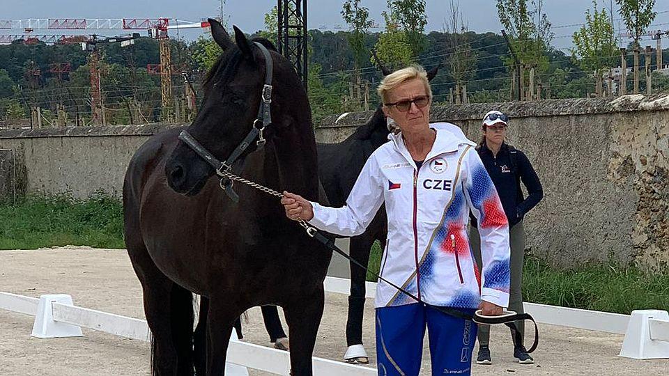 Čeští koně dorazili v pořádku do Paříže. Vištalová začne trénovat v sobotu