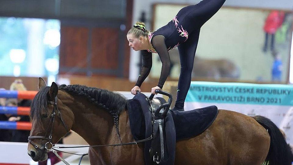 Série mistrovství ČJF končí paravoltiží. Do Brna míří pětapadesát sportovců