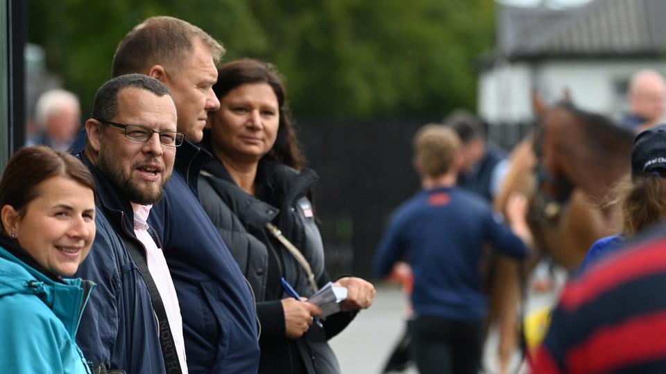 Foto: Překážkové naděje i pro Česko. Momentky z dražby July Store Sale