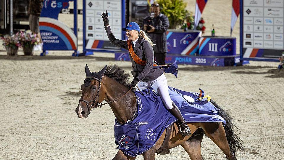 Při noční Velké ceně Ptýrova zářila Veronika Jelínková s valachem Jespe