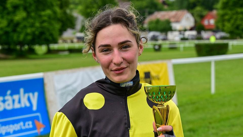 Sofie Kvízová je žokejkou. Hattrick ve Slušovicích završila i s jedním okem