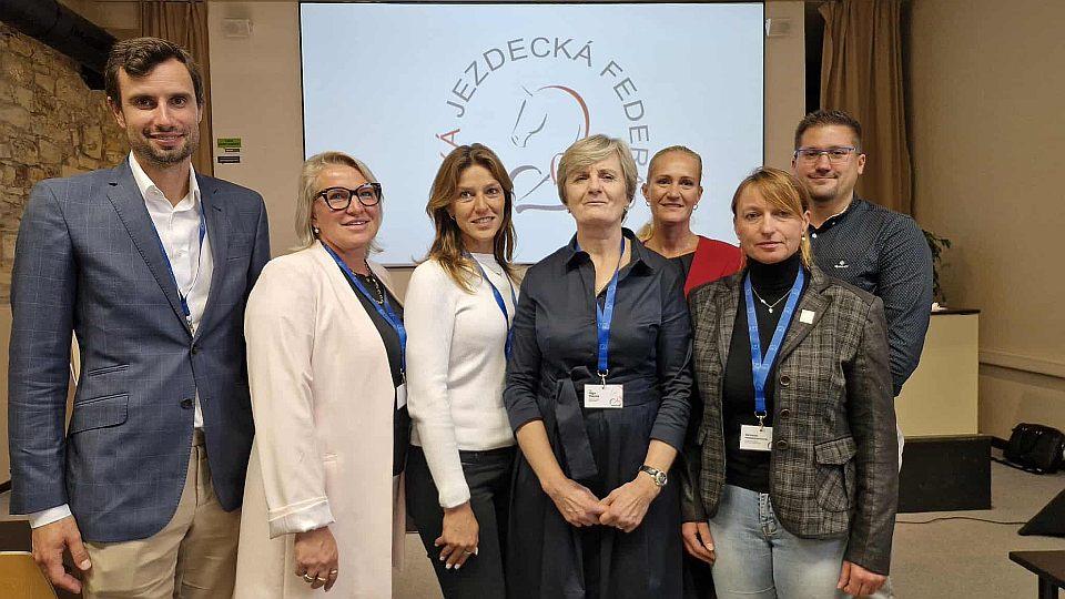 Novou prezidentkou ČJF je Olga Plachá. Její konkurenti u delegátů propadli