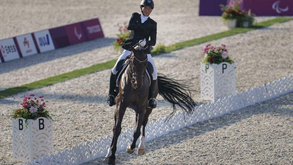 Krev, pot a slzy: Příběh jezdkyně, která si vydřela paralympijské medaile