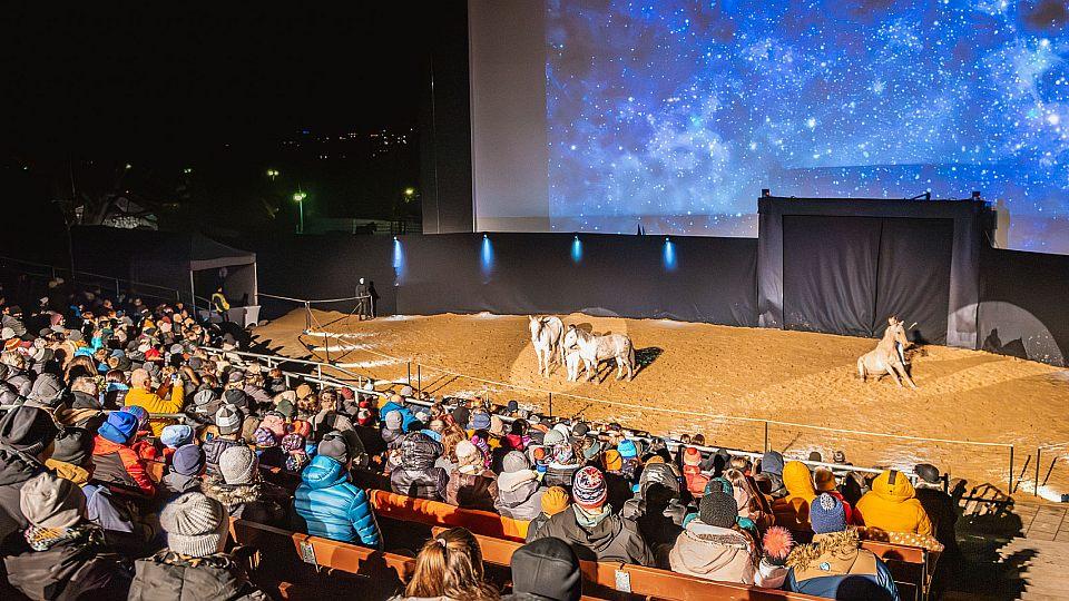 Obrazem: Premiéra adventní show Kůň Pátý Element přilákala stovky diváků