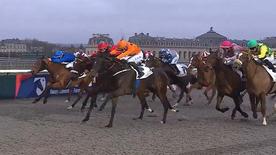 „Žluto-černí“ na vlně úspěchů v Pise a Cagnes, Vazirpour vyhrál v Chantilly
