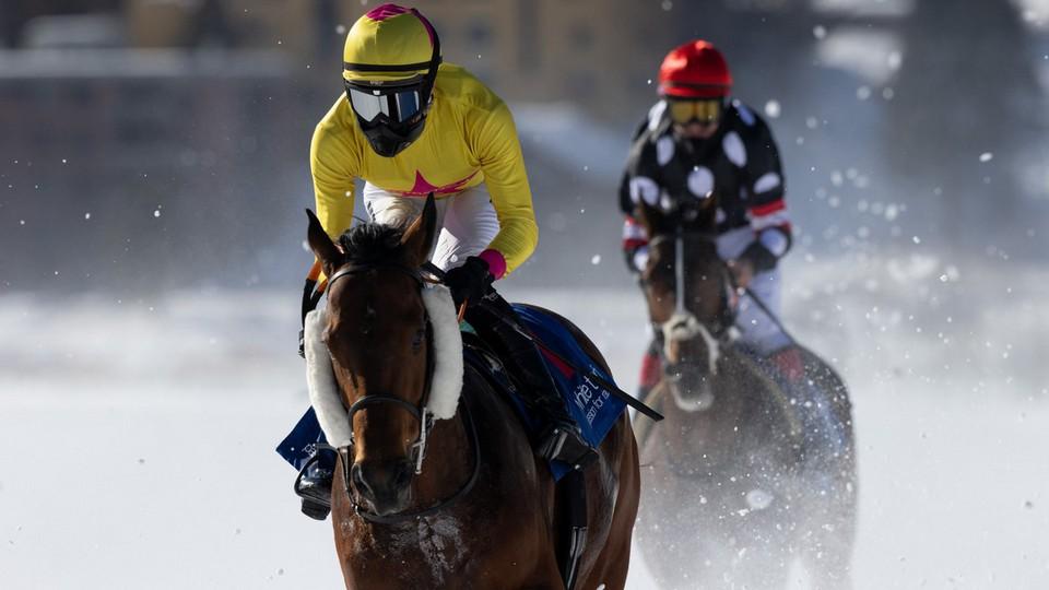 Foto: Angličtí koně i pocta Weissovi. Ve Svatém Mořici vrcholí White Turf