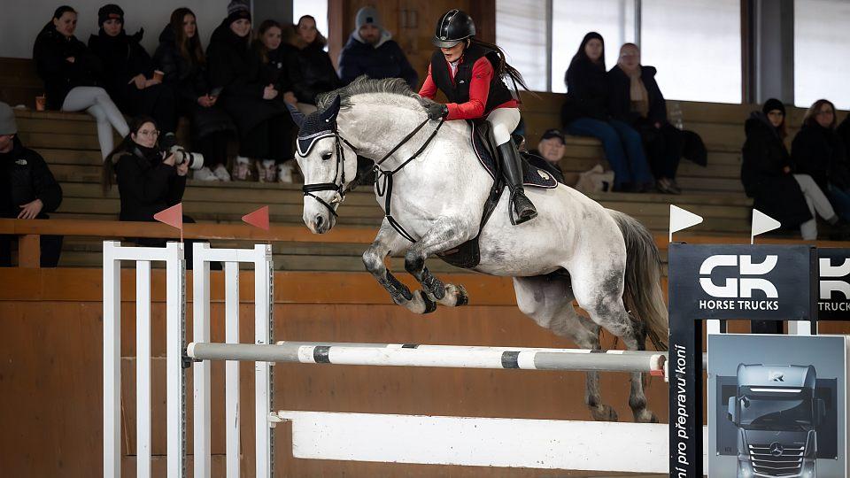 Kateřina Hanušová získala v Královicích double. Seriál dál vede Hlaváčková