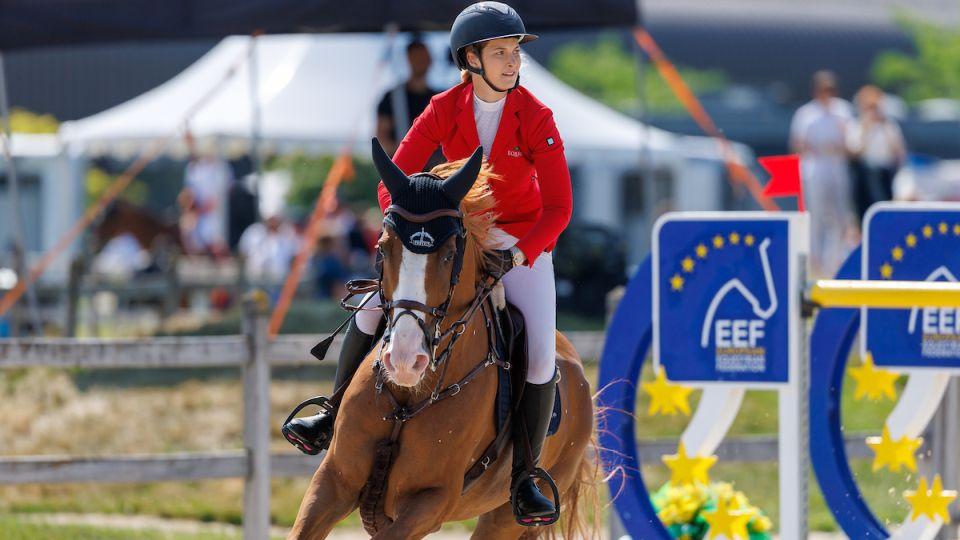 Kent Farrington opět světovou jedničkou. Českým lídrem je Sára Vingrálková