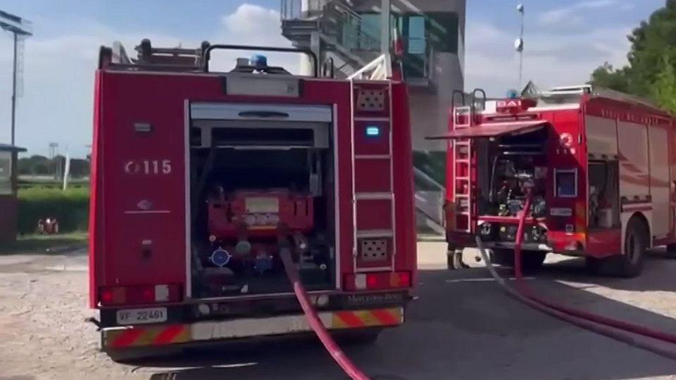 Na dostihovém závodišti v italském Trevisu uhořelo při požáru stáje 6 koní