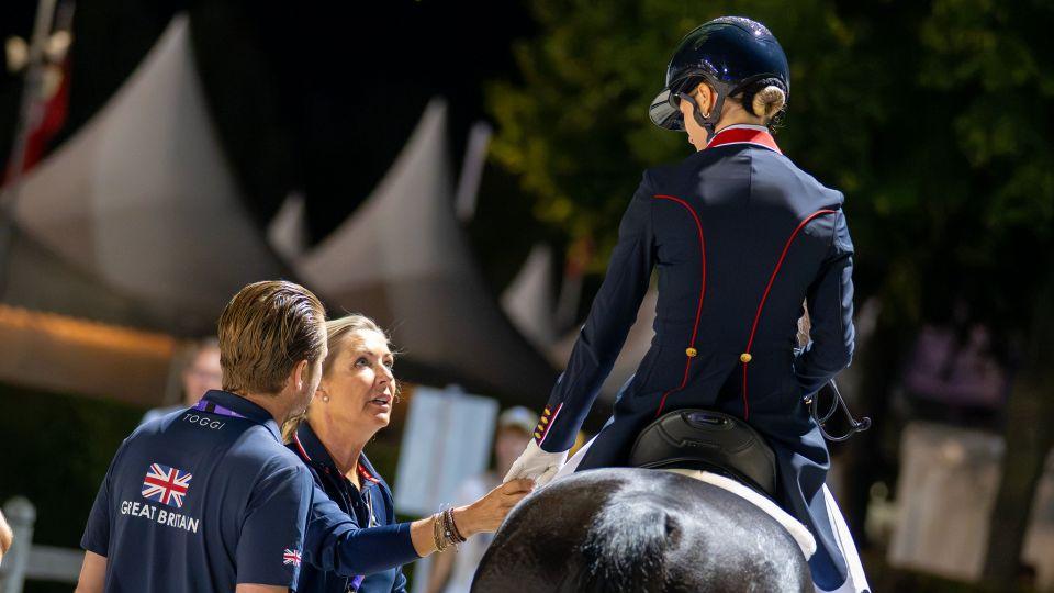 Špičková drezura obrazem. V hlavní roli Charlotte Fry a její dvojitý triumf