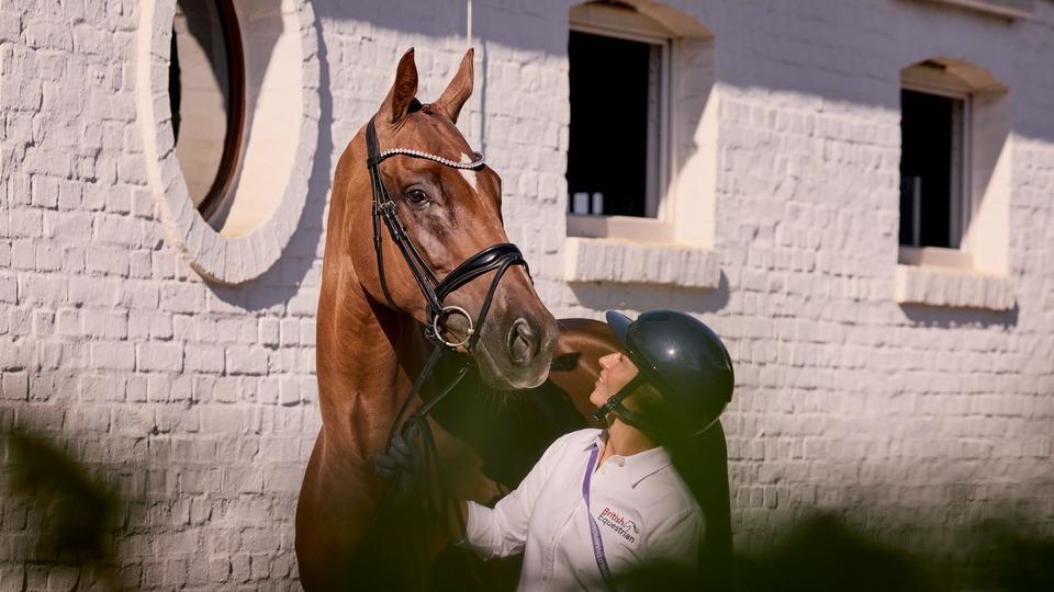 Tři generace pod jednou jezdkyní. Bigwood opět uspěla s vlastním odchovem