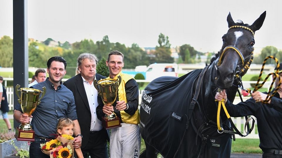 Sternkranz sedmý ve Fontainebleau, ostatním "žluto-černým" se nedařilo