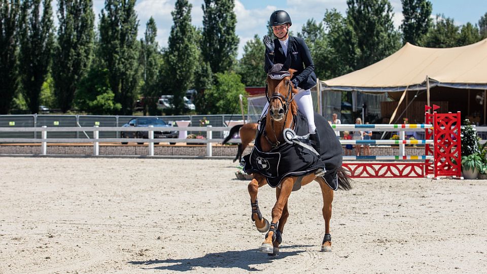 Ahlmann vyhrála páteční Gold Tour v Chuchli. Papouškovi se opět dařilo