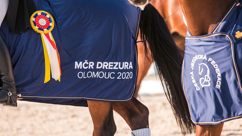 Foto: V Olomouci byli dekorováni mistři ČR v drezuře sezóny 2020