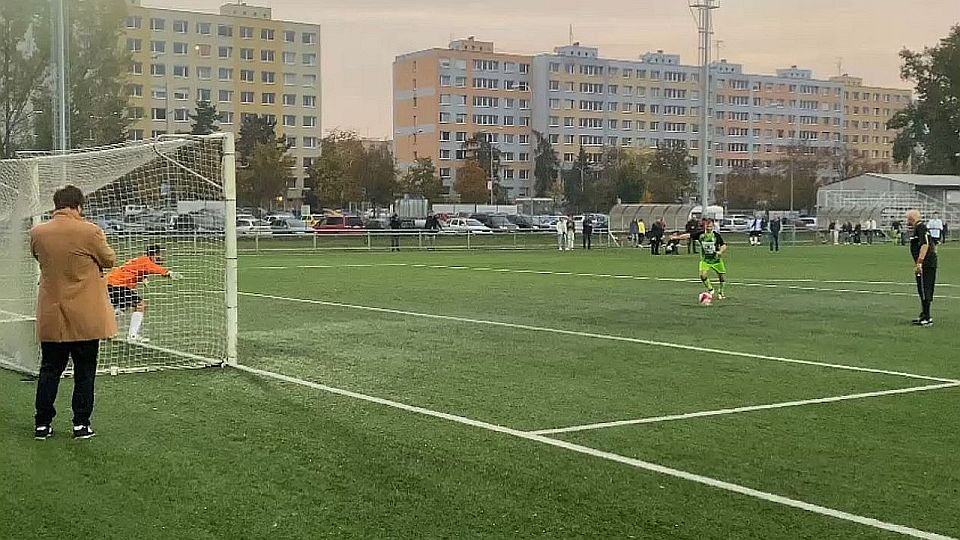 Kluby FC Oxer a AC Taxis se opět utkaly. Josef Váňa slaví sedmdesátiny
