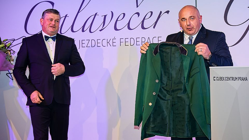 Zelené sako? Bylo to na přání majitele koní, vzpomíná Roman Drahota