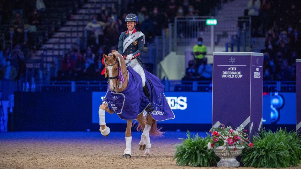 Charlotte Dujardin se stala matkou. Na svatbu s Deanem zatím nedošlo