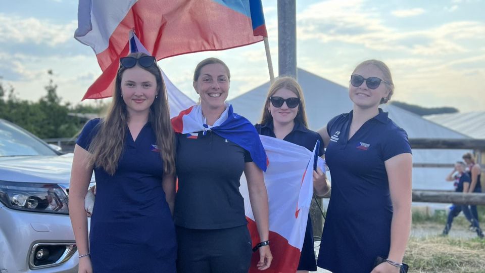 České reprezentantky zahájily solidními výkony účast na CDIO v Hagenu