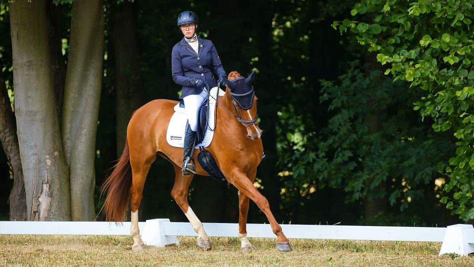 V Přeštěnicích odstartovala Zlatá podkova. Po drezuře vede Kačírková