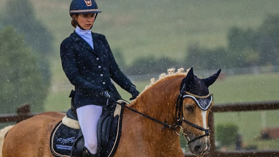 MČR v Humpolci otevřeli jezdci na pony. Vedou Zelená a Přikrylová
