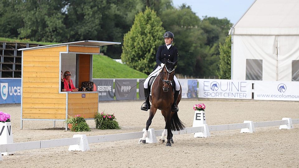 Marie Holíková dotahuje Kateřinu Sekaninovou při MČR mladších juniorů