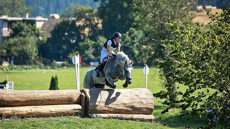 Equinews: Zlatá podkova pro Běhalovou. Liška má karlovarský hattrick